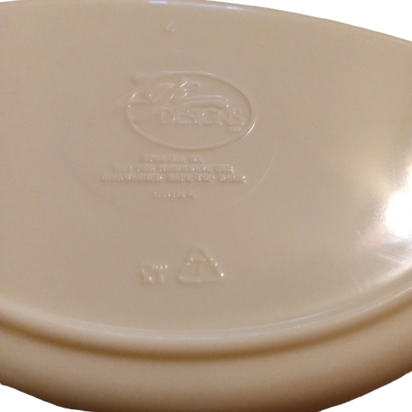 Zaks Design Bugs Bunny Baby & Friends Hard Plastic Divided Collector Plate - Picture 5 of 5